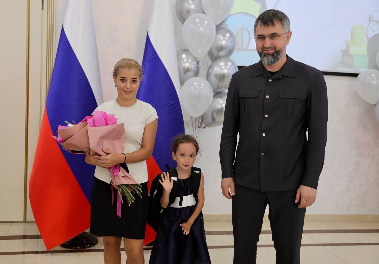 Премьер-министр Дагестана присоединился к акции «Собери ребенка в школу»