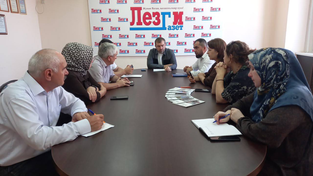 В "Лезги газет" прошел круглый стол, посвященный Дню единства народов Дагестана