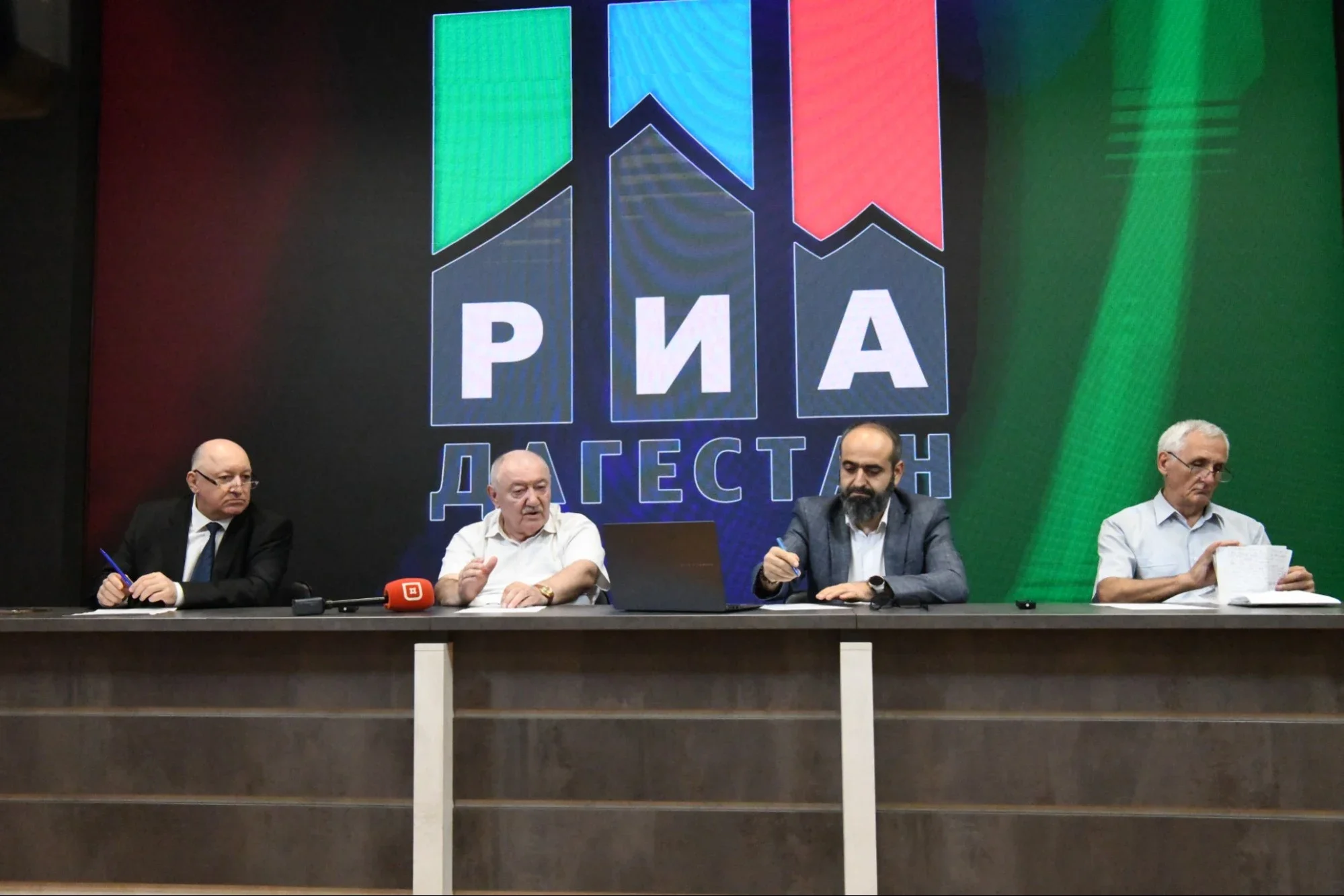 Эдуард Уразаев: «В новом созыве Народного Собрания Дагестана будут представлены депутаты от трех политических партий»