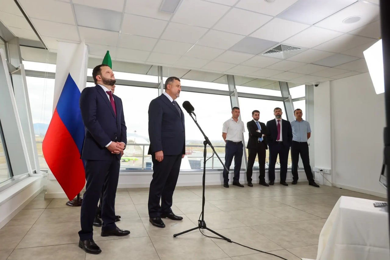 В аэропорту Махачкалы открыли новую взлетно-посадочную полосу и командно-диспетчерский пункт