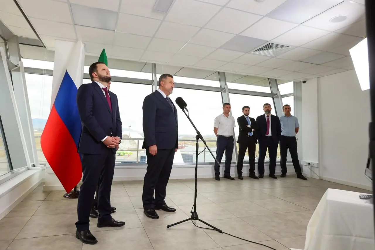 В аэропорту Махачкалы открыли новую взлетно-посадочную полосу и командно-диспетчерский пункт