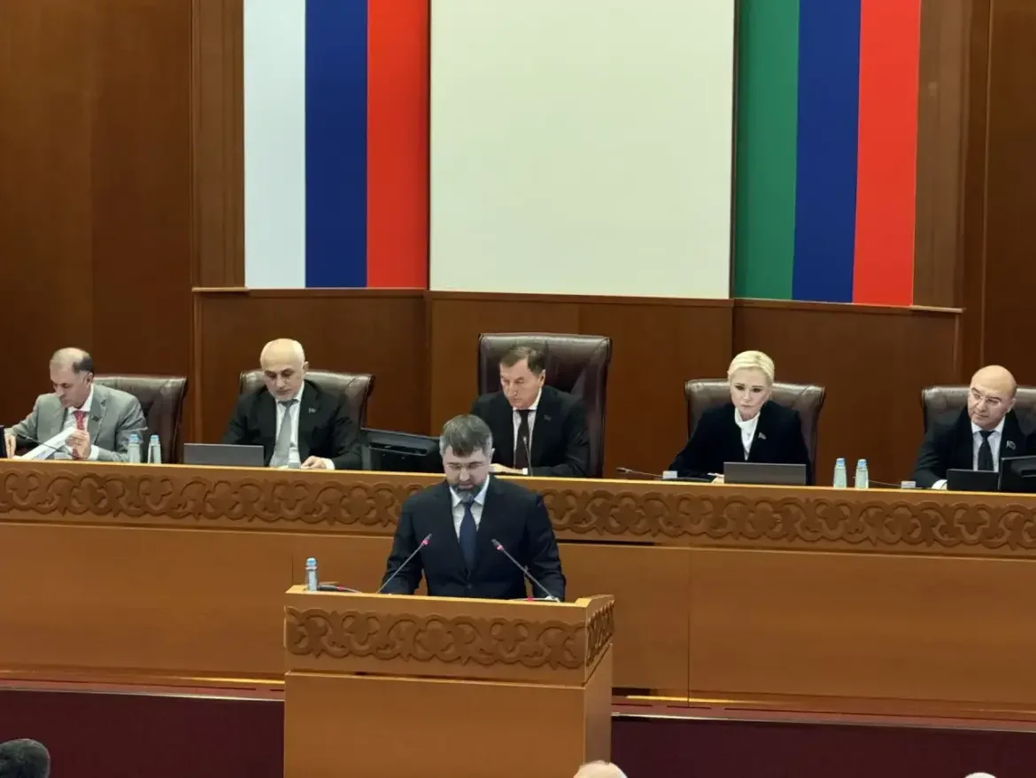 Магомед Рамазанов обозначил приоритеты работы Правительства Дагестана перед депутатами Народного Собрания