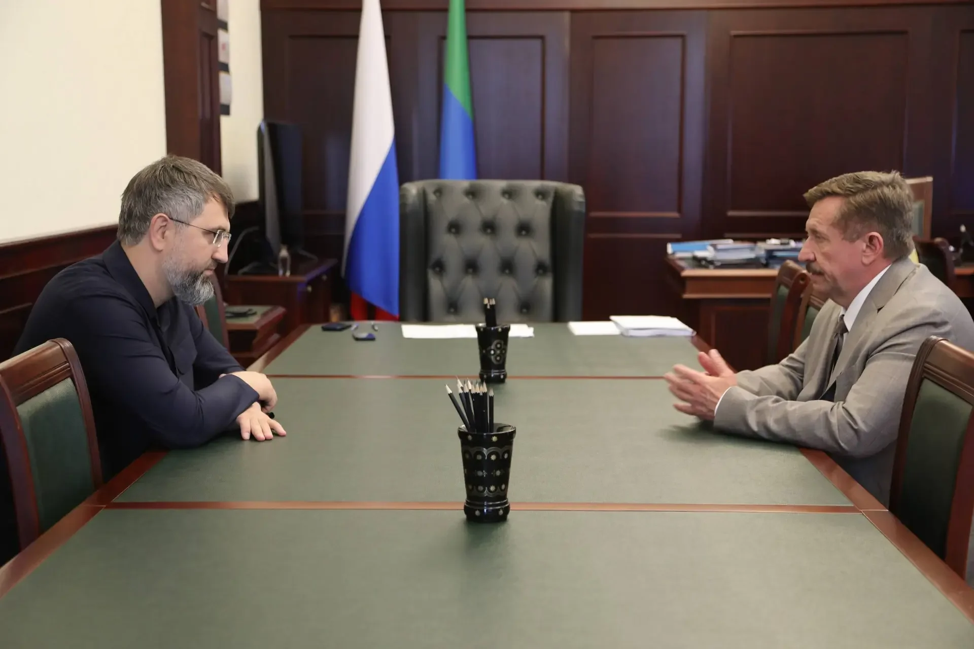 Премьер Дагестана Магомед Рамазанов встретился с депутатом Госдумы Виктором Бутом