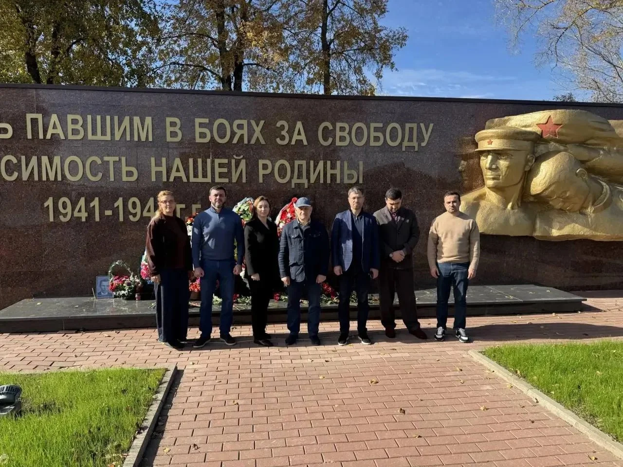 Дагестанская делегация возложила цветы к мемориалу в Витебске