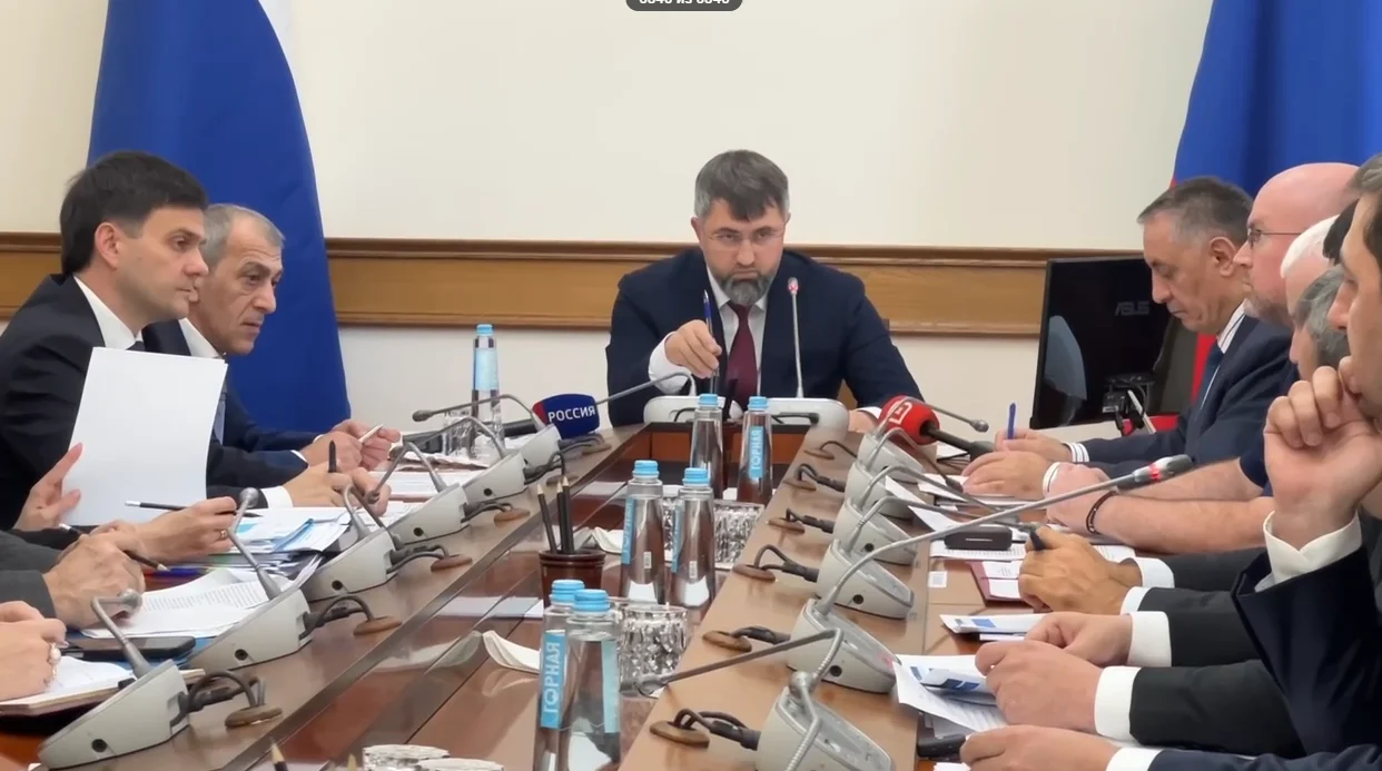 Магомед Рамазанов жестко раскритиковал работу муниципалитетов по обеспечению жильем детей-сирот