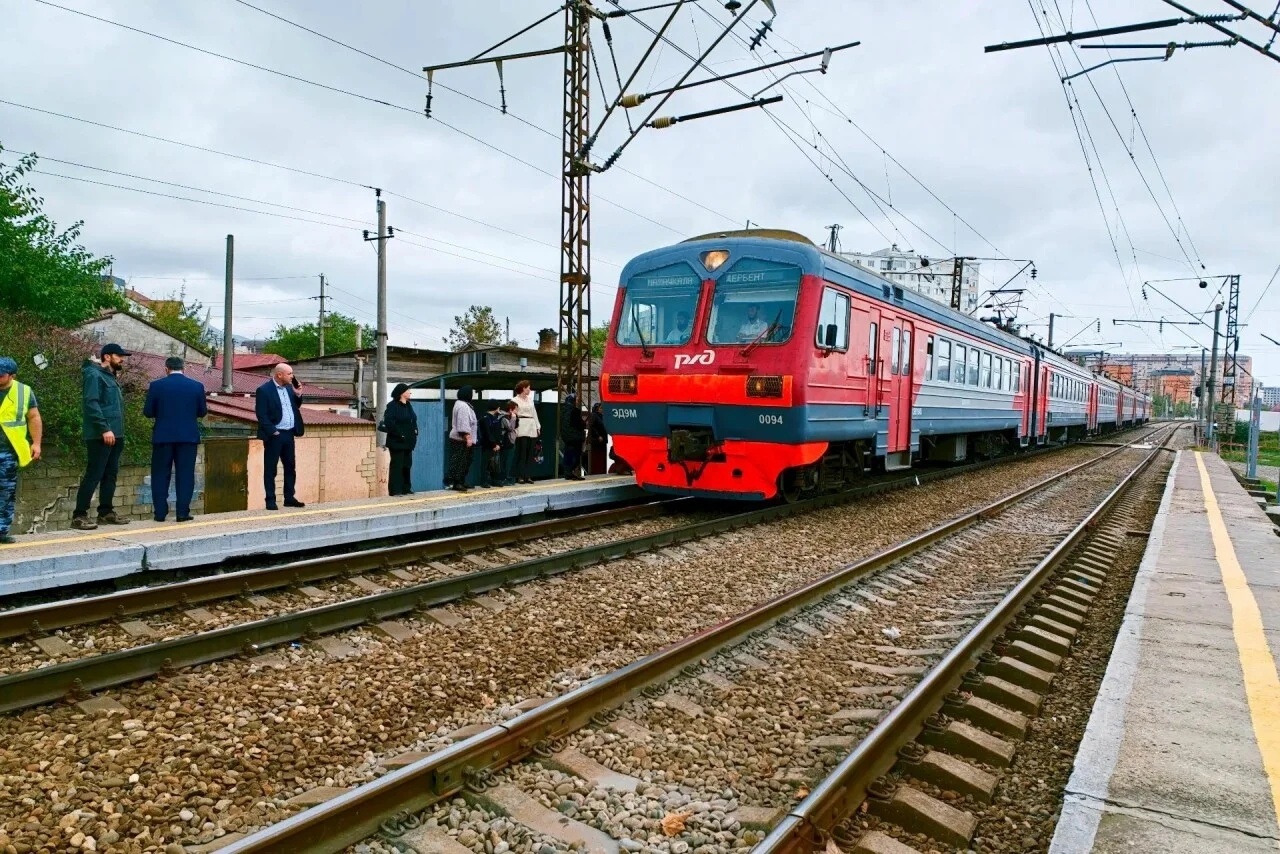 Впервые между Махачкалой и Каспийском запустят рельсовые автобусы