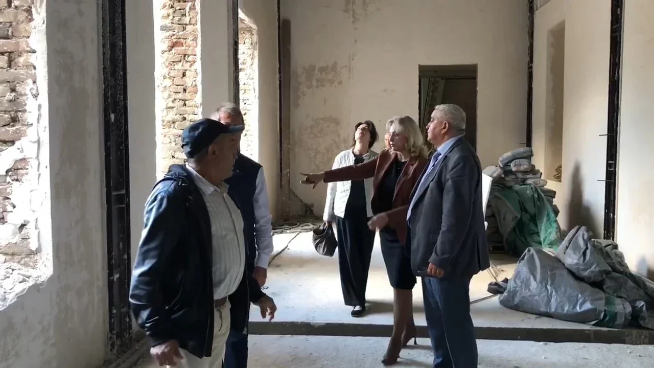 Зарема Бутаева проинспектировала реставрацию здания филармонии в Махачкале