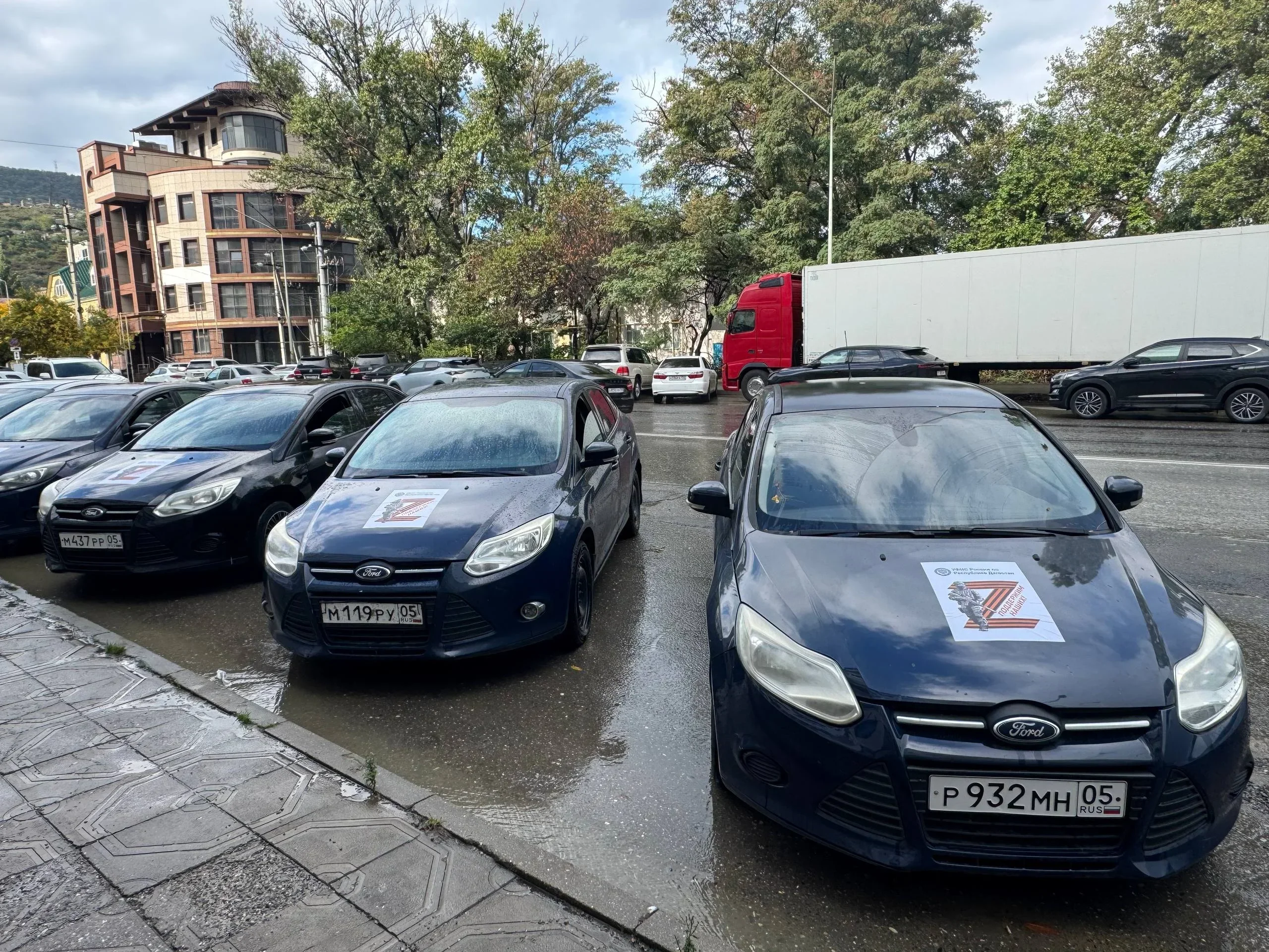 УФНС по РД передало 12 автомобилей и гуманитарную помощь для участников СВО