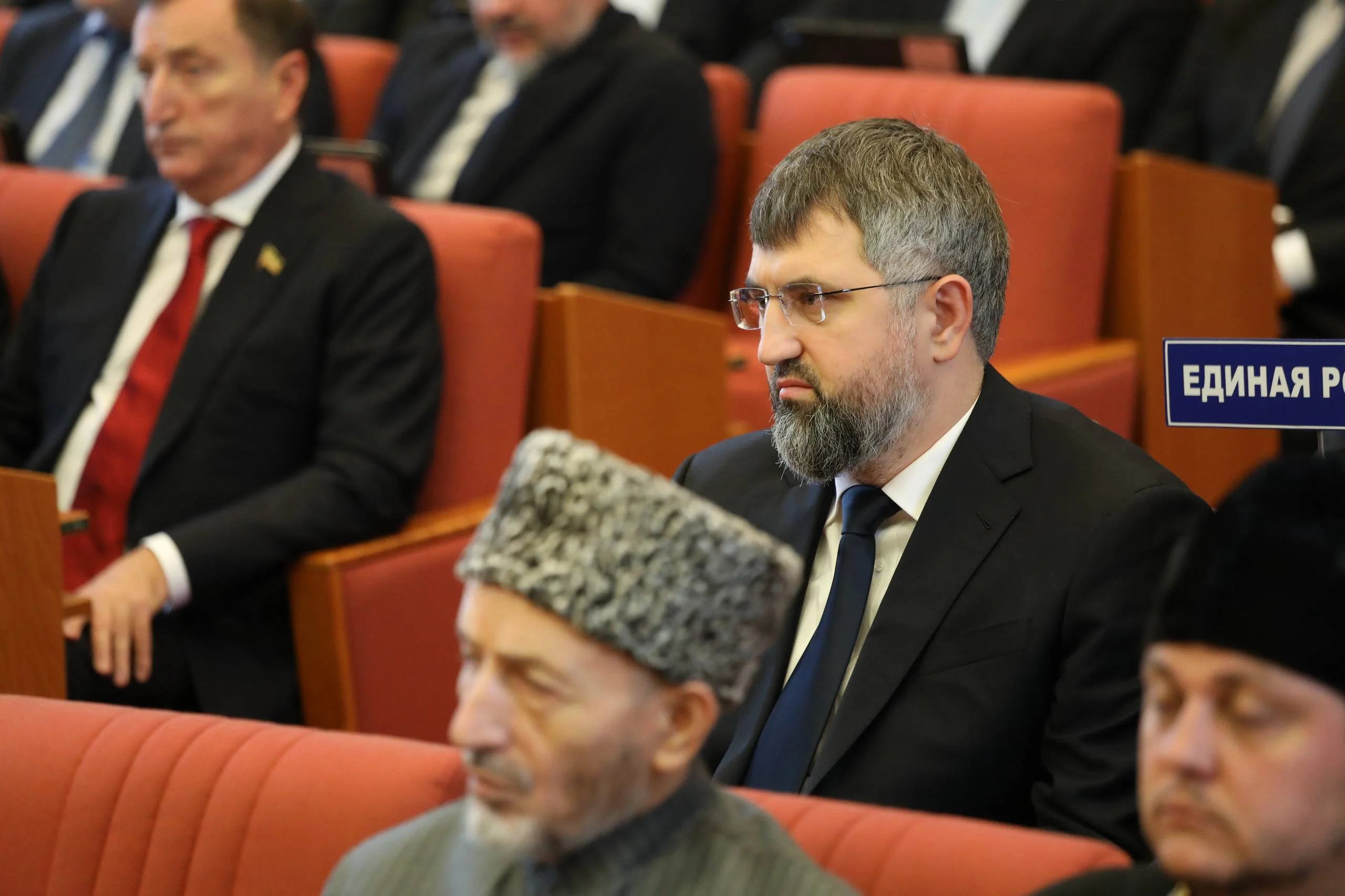 Магомед Рамазанов поздравил депутатов Народного Собрания РД нового созыва с началом работы