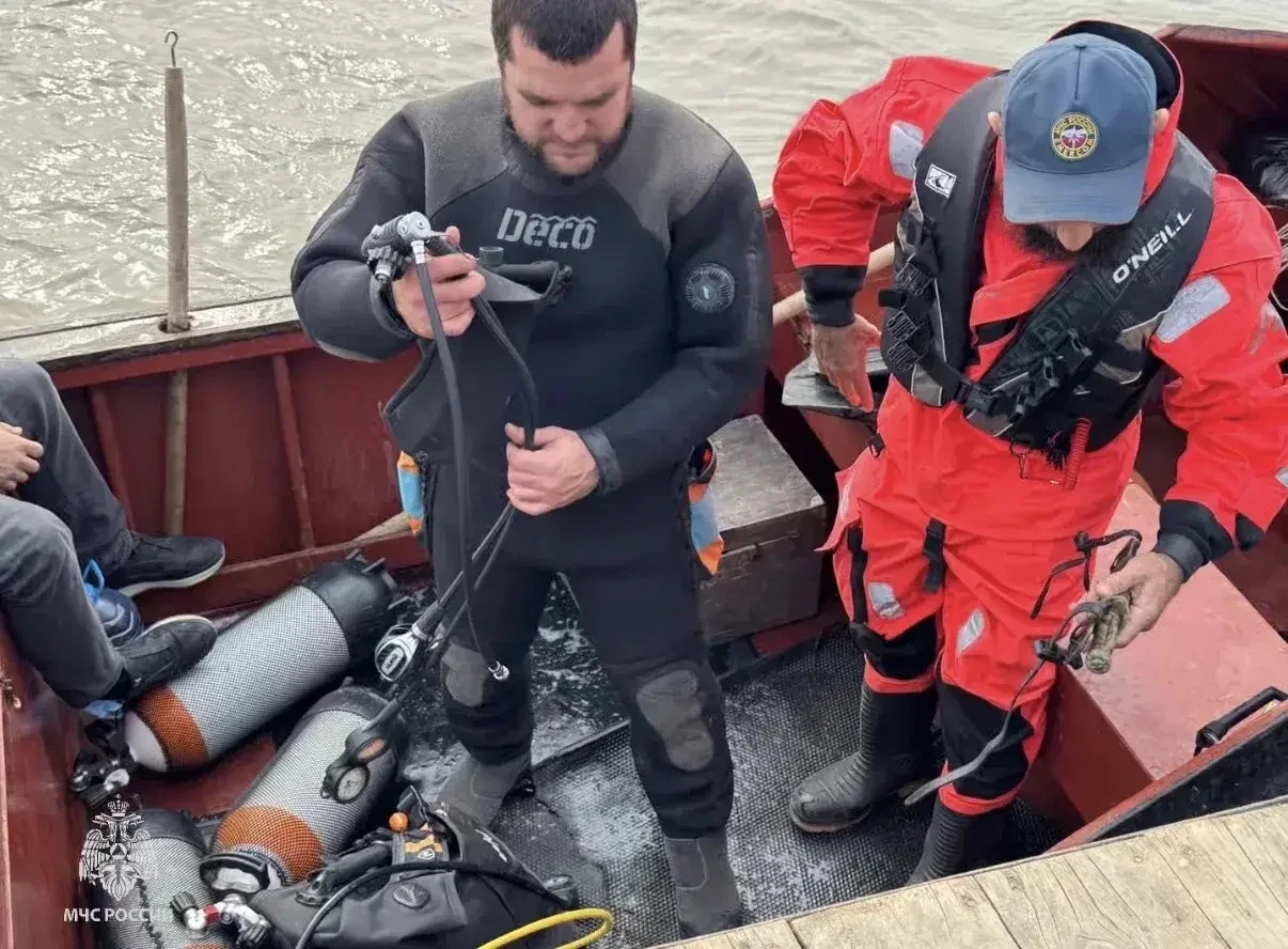 В Каспийском море найдено тело одного из перевернувшихся на лодке рыбаков