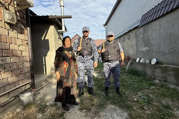 Росгвардейцы в Хасавюрте помогли потерявшейся пенсионерке вернуться к семье
