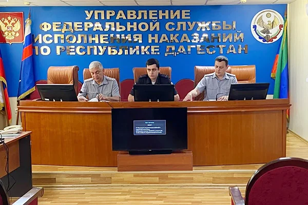 В УФСИН Дагестана прошла встреча сотрудников с представителем Госавтоинспекции