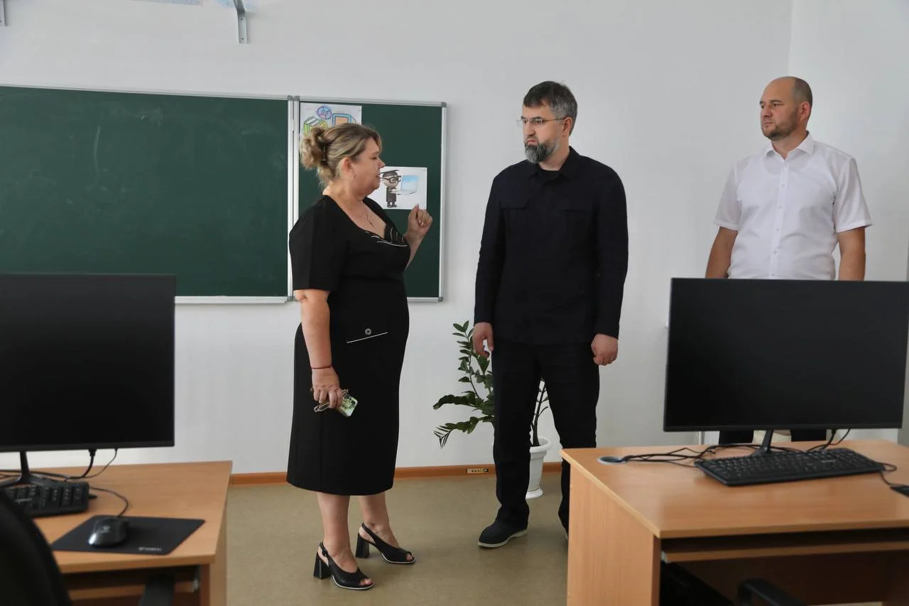 Новая школа на 800 мест в Кизляре уже год обеспечивает комфортные условия для обучения