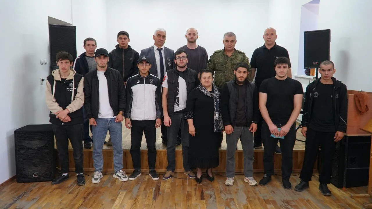 Еще 10 новобранцев из Кайтагского и Дахадаевского районов отправили в ряды ВС РФ